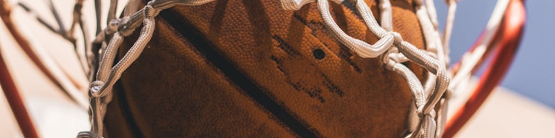 奥运会篮球项目金牌争夺战 - 球员身穿国家队队服奋力拼搏